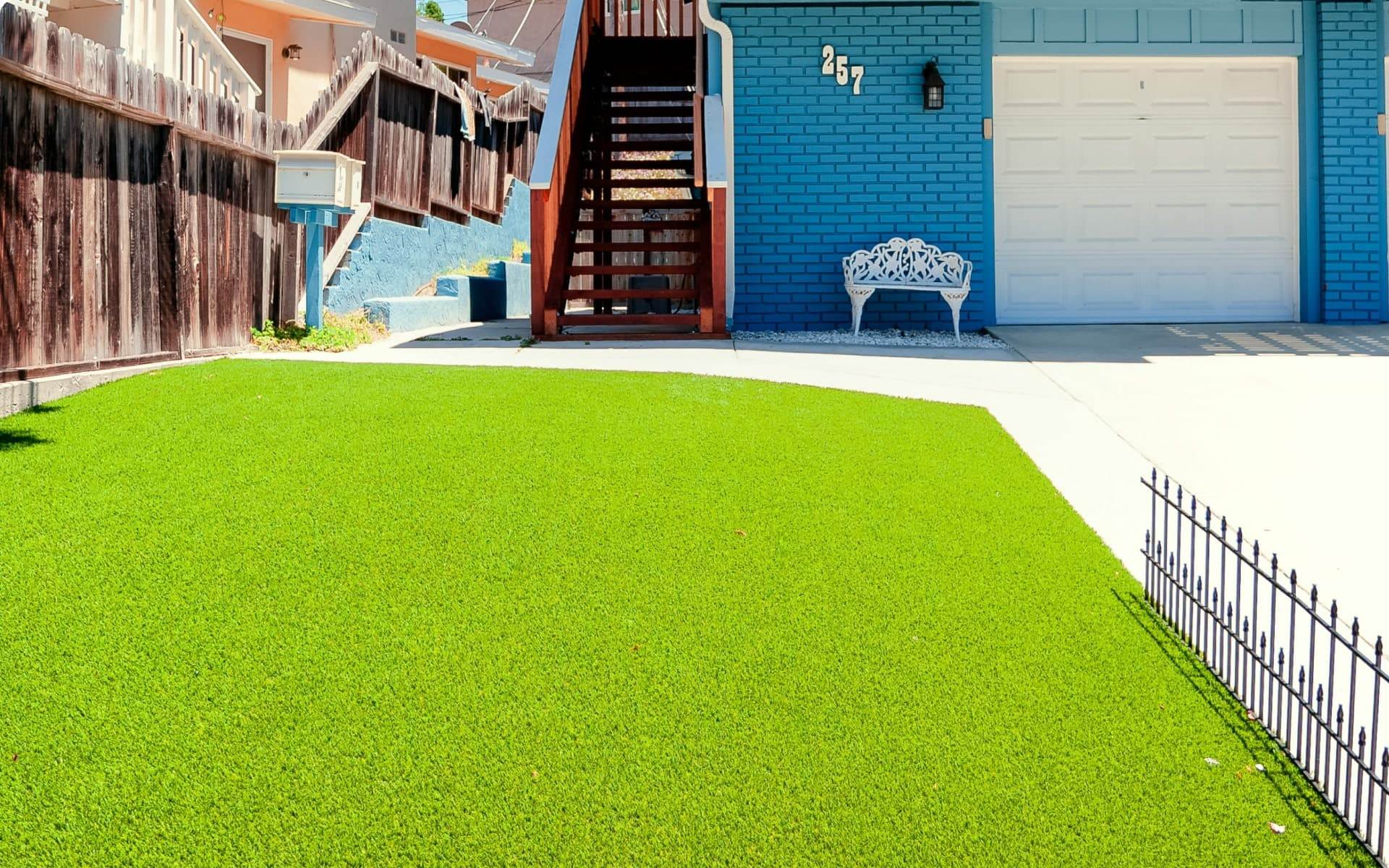Caring for Artificial Grass in UAE: Tips for a Pristine Lawn All Year Round