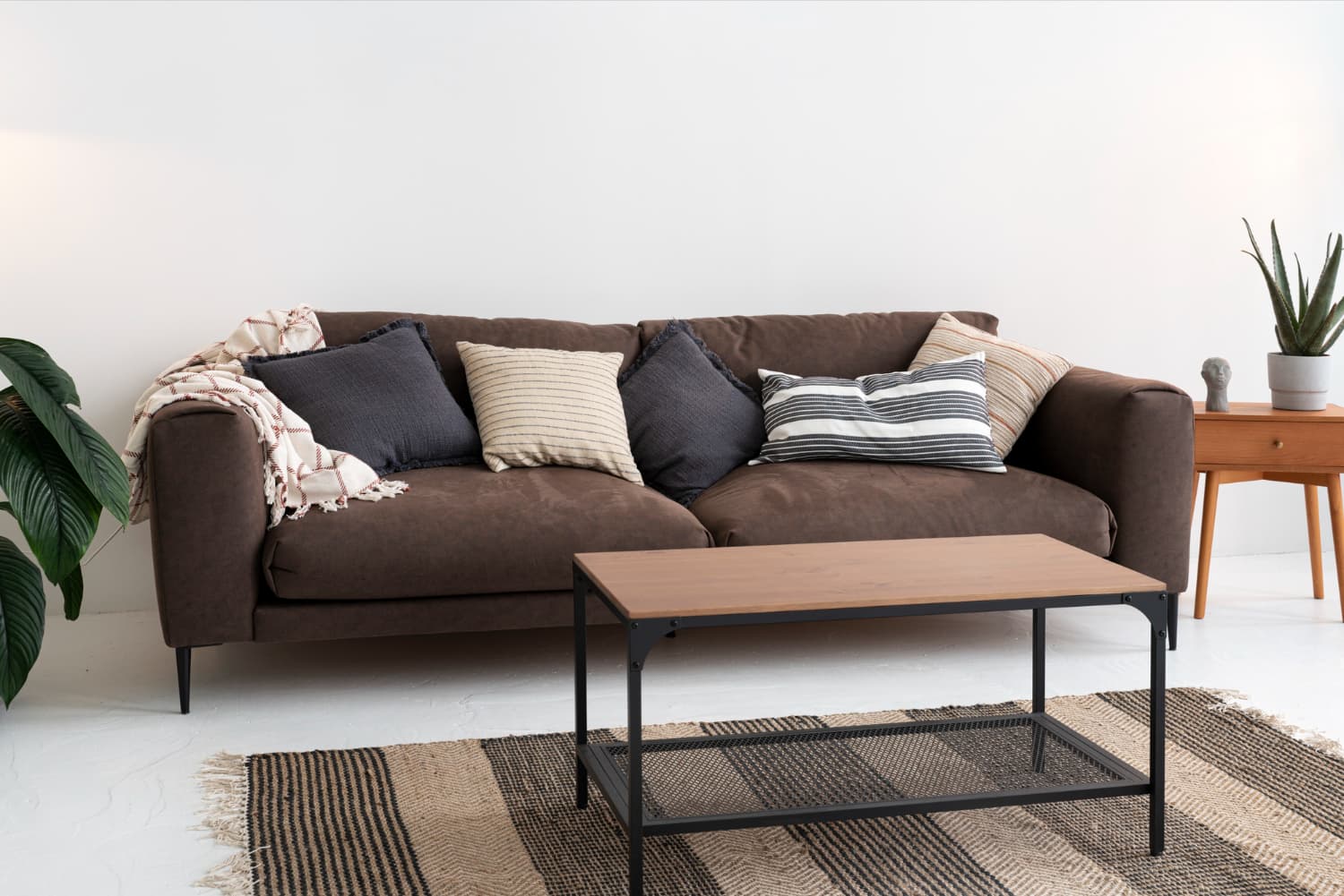 Managing Odor Issues from Upholstery: Smoke, Food, and Pet Smells (Deep Clean Solutions)